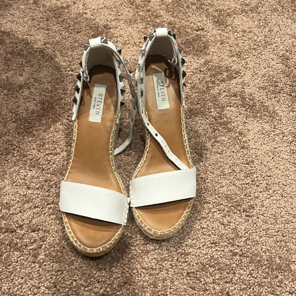 Steve white riveted wedges